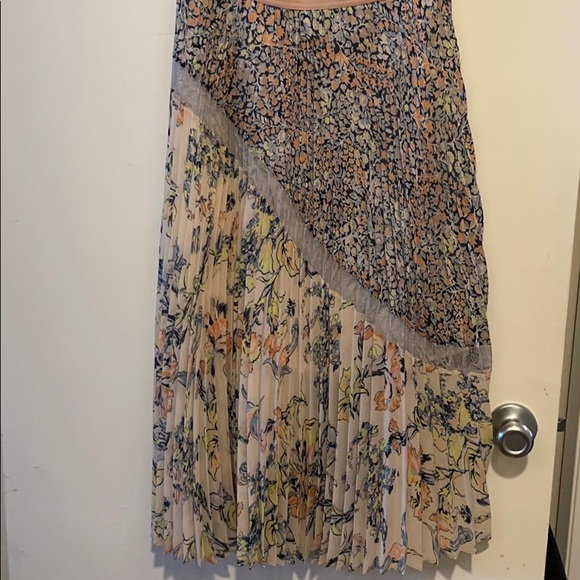 BCBGMaxAzria Peach Pleated Floral Fress - Picture 5 of 10